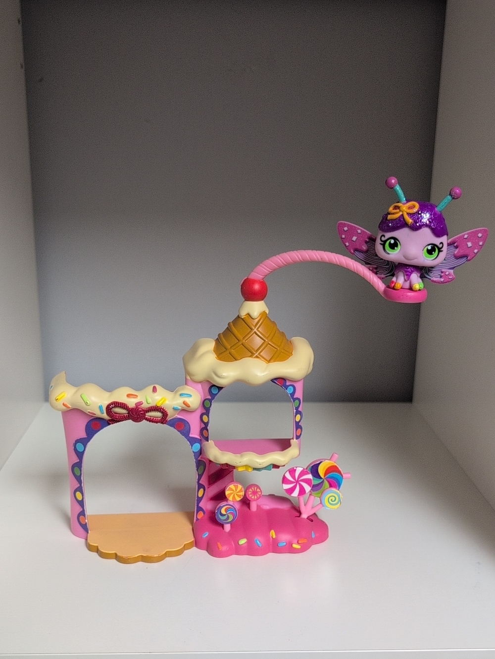 Littlest Pet Shop Fairies Candy Swirl Dreams Sprinkle Palace Playset Hasbro Y2k